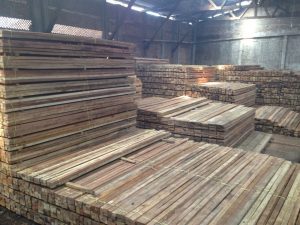 Distributor kayu untuk proyek dan bangunan